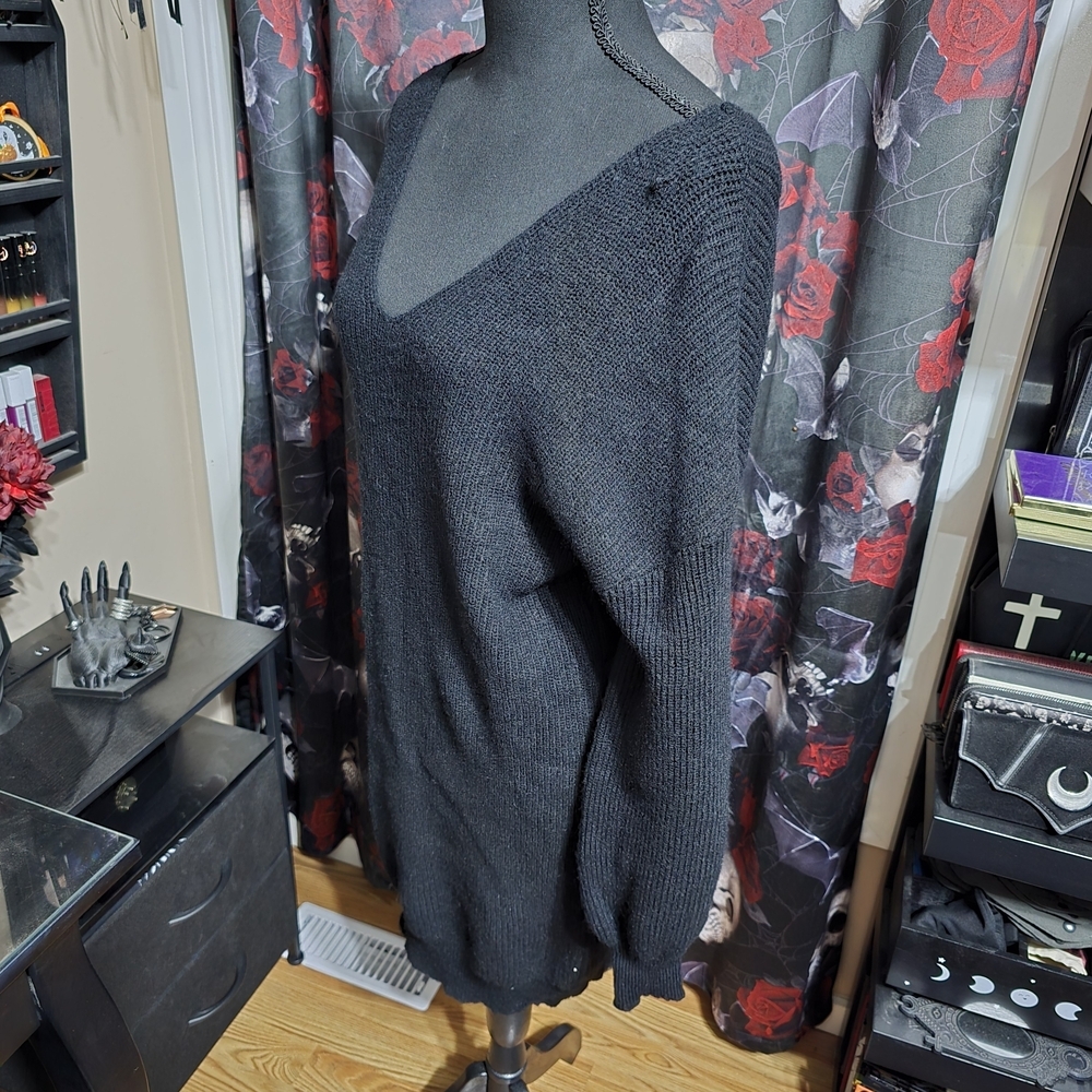 Black Bow-Back V-Neck Sweater Dress for Women - Picture 4 of 6